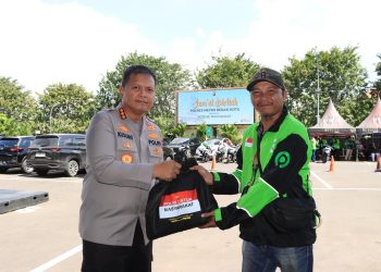 Aksi Sosial Kapolres Bekasi Kota, Warga hingga Ojol Terima Sembako Gratis