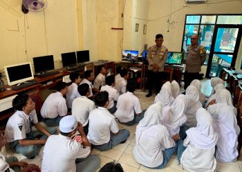 Melalui Polsek Jajaran, Polres Metro Bekasi Intensifkan Program Police Goes To School : Tanamkan Disiplin dan Kesadaran Hukum di Kalangan Pelajar