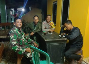 DDS/SAMBANG BHABINKAMTIBMAS DESA SUKARAJA, PERKUAT SINERGI TNI-POLRI DAN MASYARAKAT DALAM MENJAGA KAMTIBMAS
