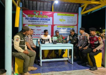 Bhabinkamtibmas Pulau Pramuka Sambangi Warga, Sosialisasikan Layanan Polri 110 dan Perkuat Kamtibmas