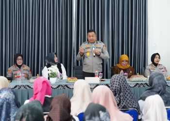 Kapolres Metro Bekasi Dampingi Karobinkar SSDM Polri dalam Kegiatan Penguatan Karakter Kepala Sekolah SMA/SMK se-Wilayah KCD III Jawa Barat
