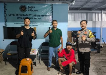 Pastikan Kualitas Layanan Publik, Polsek Jatiasih Sambangi Relawan SPPG Jatikramat Malam Hari