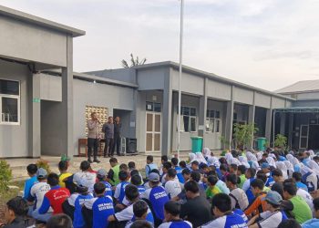 Bhabinkamtibmas Polsek Bekasi Utara Laksanakan Binluh di SMK N 13 Kota Bekasi