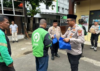 Polsek Mampang Gelar Jumat Peduli dan Sabuk Kamtibmas, Perkuat Sinergi dan Kepedulian Sosial