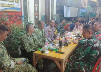 Sinergi TNI-Polri dan Warga Kampung Rawa Perkuat Siskamling, Cegah Tawuran dan Kejahatan Malam Hari