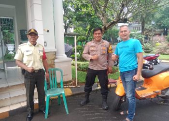 Cooling System Humanis, Bhabinkamtibmas Pakulonan Sambangi Warga Door to Door Jaga Kamtibmas