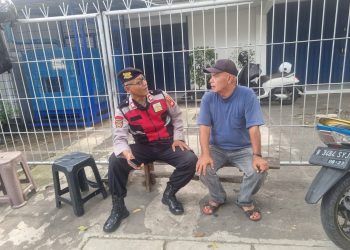 Patroli Dialogis Personel Samapta Polsek Tebet Perkuat Sinergi dan Ciptakan Rasa Aman di Tengah Masyarakat