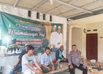 Bhabinkamtibmas Polsek Cabangbungin Sosialisasikan Layanan Pengaduan 110 Saat Sambang Warga di Desa Lenggahsari