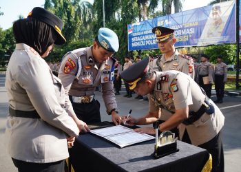 Kapolres Metro Bekasi Tekankan Sinergitas dan Pendekatan Humanis dalam Sertijab Pejabat Baru