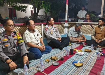 Kapolsek Babelan Perkuat Sinergi dengan Warga Lewat Jaga Bekasi On The Spot di Pos Kamling