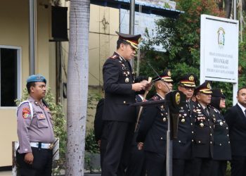 Patroli Malam Gabungan Polsek Kepulauan Seribu Selatan Sosialisasikan Layanan 110 dan Barcode Pengaduan Masyarakat