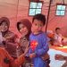 Polwan Brimob Polda Metro Jaya Berikan Trauma Healing untuk Anak-anak Korban Kebakaran Pasar Jiung Kemayoran