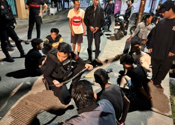 Antisipasi Tawuran Dini Hari, Tim Patra Satbrimob Polda Metro Jaya Amankan Pemuda Membawa Senjata Tajam di Bekasi