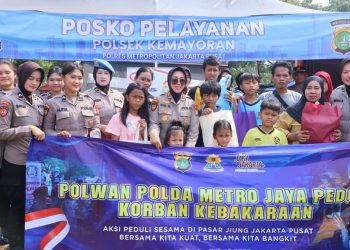 Polwan Polda Metro Jaya Gelar Trauma Healing dan Baksos untuk Korban Kebakaran di Jakpus