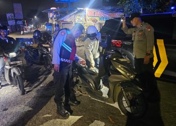 Tengah Malam di Jalur Cikarang Barat, Patroli Biru Sisir Titik Ramai dan Jalur Mobilitas Warga
