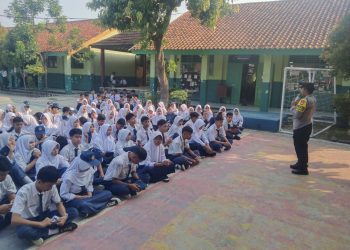 Police Goes To School di SMPN 2 Cikarang Pusat, Bhabinkamtibmas Ajak Pelajar Bijak Bermedsos dan Jauhi Kenakalan Remaja