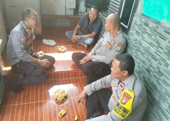 Jaga Bekasi Jaga Jakarta On The Spot, Bhabinkamtibmas Desa Satriajaya Sambang Warga dan Imbau Waspada Kenakalan Remaja hingga Penipuan Online