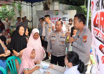 Sambut Hari Bhayangkara ke-80, Melalui Jaga Bekasi On The Spot, Polres Metro Bekasi Kota Gelar Pengobatan Gratis di Bekasi Timur