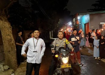 Bhabinkamtibmas Jatikarya Laksanakan Monitoring Persiapan Pawai Obor Tahun Baru Islam Bersama Jamaah Masjid At-Taubah
