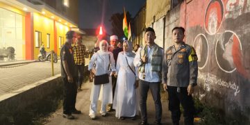 BHABINKAMTIBMAS LAKSANAKAN PENGAMANAN PAWAI PERAYAAN 1 MUHARAM 1448 H DI WILAYAH JATIKRAMAT