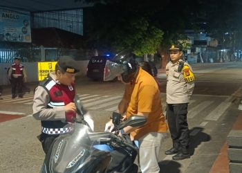Cegah Curas, Curat dan Curanmor, Polsek Cempaka Putih Gelar Razia Stasioner Tengah Malam