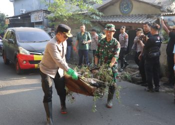 Kapolres Metro Depok Bersama Forkopimda Gelar Aksi Bersih-Bersih Sambut HUT Bhayangkara ke-80 dan Dukung Gerakan Depok Asri