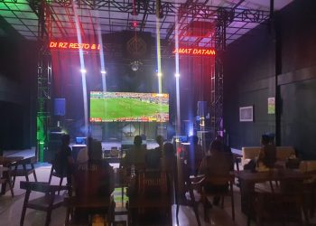 POLSEK CIKARANG UTARA GELAR NONTON BARENG PIALA DUNIA BERSAMA MASYARAKAT