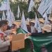 Polri Bagikan Air Mineral dan Snack ke Massa Aksi di Jakpus, Kapolres Reynold: Bentuk Pelayanan Humanis