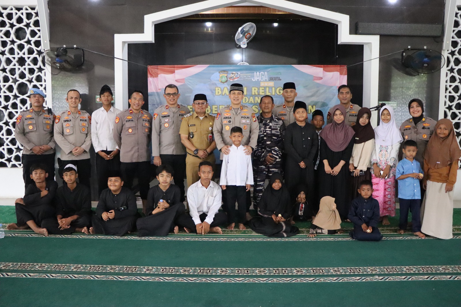 Kapolres Kepulauan Seribu Pimpin Bakti Sosial dan Kesehatan Sambut Hari Bhayangkara ke-80