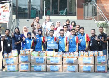 Jaga Bekasi On The Spot: Polsek Pondok Gede Dampingi Penyaluran Popok Lansia di Kelurahan Jaticempaka