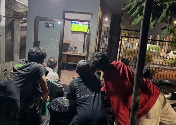 Cooling System’ Unik, Bhabinkamtibmas Jatikarya Gelar Nobar Piala Dunia 2026 Bersama Warga