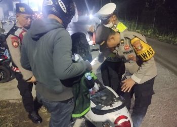 Polsek Cimanggis Gelar Razia Stasioner Antisipasi Begal, Sajam, dan Narkoba
