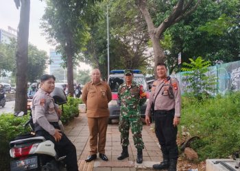 Patroli Dialogis di Sentra Ekonomi, Polsek Palmerah Perkuat Keamanan dan Kedekatan dengan Masyarakat