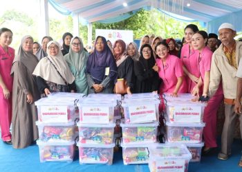 Bhayangkari Polda Metro Jaya Bagikan 750 Paket Sembako di Bojongsari Depok