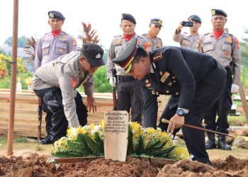 Polres Metro Bekasi Kota Gelar Upacara Persemayaman dan Pemakaman Dinas AKP (Alm) Sugiarto, SH