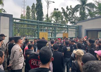 Aspirasi Tenaga Kerja Dikawal Tertib, Polres Metro Bekasi Amankan Aksi Damai LBH Harimau Raya di Disnaker