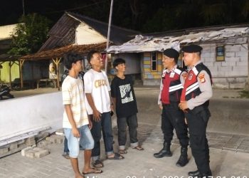 Jaga Jakarta Jaga Bekasi, Patroli Biru Polsek Muaragembong Sambangi Warga di Jalur Pantai Mekar