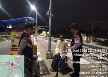 Jaga Jakarta Jaga Bekasi, Patroli Biru Polsek Muaragembong Pantau Jembatan Penghubung Pantai Mekar–Pantai Bakti