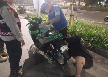 RAZIA STASIONER CEGAH GANGGUAN KAMTIBMAS, POLSEK METRO SETIABUDI TEMUKAN SATU SEPEDA MOTOR TIDAK SESUAI PLAT NOMOR