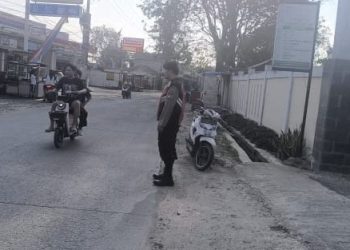 Jaga Jakarta Jaga Bekasi, Polisi Tampil Pagi Polsek Cabangbungin Lancarkan Arus di Pertigaan Garon