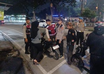 Cegah kejahatan jalanan dan Tawuran, Polsek Ciracas Intensifkan Operasi Cipta Kondisi di Titik Rawan