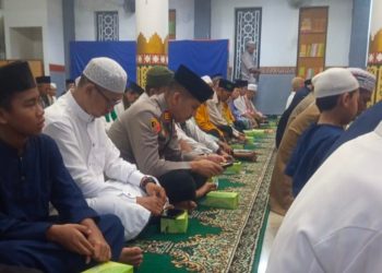 Jaga Jakarta, Kapolsek Cakung Perkuat Sinergi dengan Ulama Lewat Sholat Subuh Gabungan dan Serukan Pencegahan Tawuran