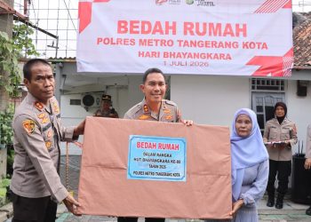 Sambut Hari Bhayangkara ke-80, Polres Metro Tangerang Kota Bedah Rumah Warakawuri di Karawaci