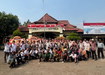 Koramil 08 Lemahabang dan Warga Beri Kejutan Hari Bhayangkara ke-80 untuk Polsek Cikarang Timur