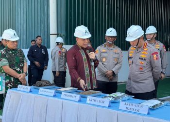 Kapolri Tinjau Pabrik Pupuk Batu Bara di Kampar, Lepas Distribusi 80 Ton Pupuk untuk Kelompok Tani Riau