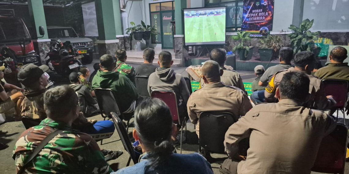 Sinergi TNI-Polri Bersama Warga, Nobar Piala Dunia Jadi Ajang Pererat Kebersamaan dan Sampaikan Pesan Kamtibmas