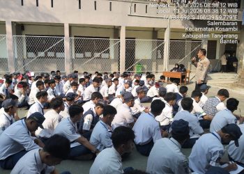 Polisi Jadi Narasumber MPLS di SMA Negeri 5 Kabupaten Tangerang, Ingatkan Bahaya Tawuran hingga Judi Online