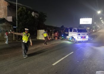 Respon Cepat Laporan 110, Polisi Tangani Kecelakaan Tunggal Mobil Boks di Jalan Sudirman