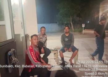 Jaga Jakarta On The Spot, Bhabinkamtibmas Buni Bakti Perkuat Siskamling Bersama Warga Grand Babelan Asri