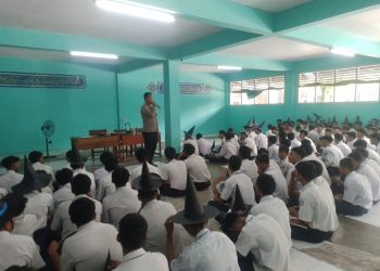 JAGA JAKARTA ON THE SPOT: Police Goes to School, Polsek Kedungwaringin Ajak Pelajar SMK Karya Bhakti Jauhi Narkoba dan Bullying